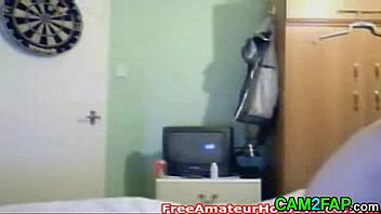 Free webcam amateur porn: Handjobs and closeups galore