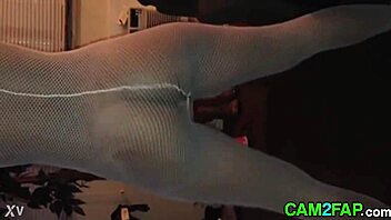 Black amateur flashes her juicy ass for the camera