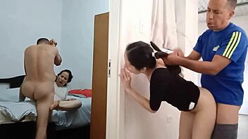 Nonton cuckold ngebor di kamarku sementara temannya ambil belakangku.