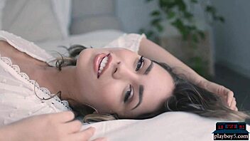 Bubble butt Latina gets her big ass bouncing in softcore video