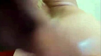 Amateurs Masturbate on Webcam