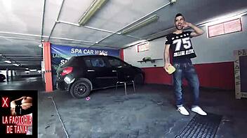 Tattooed MILF gives deepthroat blowjob at car wash