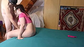 Kongkek anak tiri punggung besar dari belakang HD