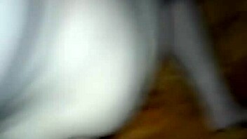 Bad girl pees while sucking cock 😈