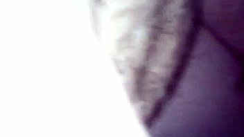 Bad girl pees while sucking cock 😈