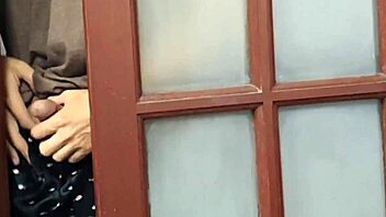 marido viu vizinho me comendo, depois pegou comigo kkk 😏