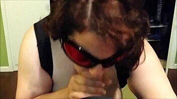 Amateur sex tape: Horny big-titted mom gifting