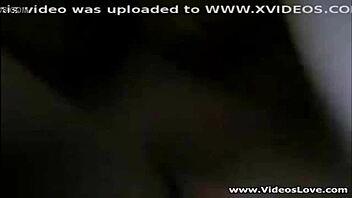 Pasangan amatir Malaysia liar di kamar hostel dengan aksi intens