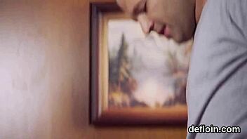 Teen 18+ Spreads Trimmed Kitty for Hardcore Defloration