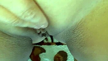 Fly girls look at each other's pussies and jerk off to orgasm.