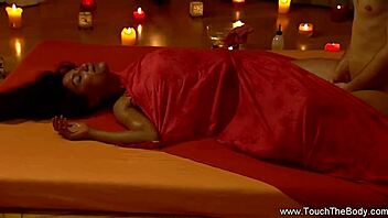 Yoni massage listening to the body