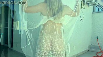 gostosa shows off to neighbor, ends with big surprise 😏