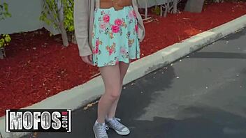 Lindsey Love Blows Mike Love in Public Pickup