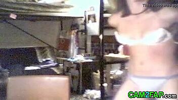 HD video of a solo amateur masturbating and teasing in real time