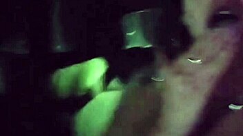 bateu o tesao dentro do carro paramos na rua deserta para transar