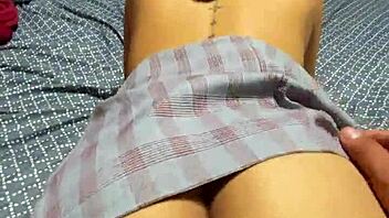 Big ass hot babe gets her tight pussy stretched by a big cock in homemade video