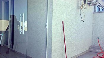 gostosa shows off to neighbor, ends with big surprise 😏