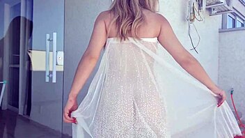 辣妹对邻居秀身材最后大惊喜😏