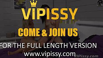 Горные лесбийские крошки Марли Бринкс и Винна Рид лижут пизды в мокрой игре