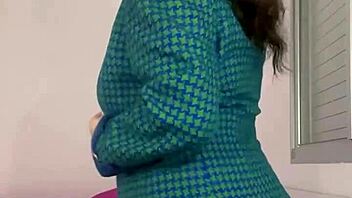 Dj Brisa Strips Bare for Solo Play