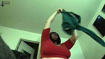 Unaware giantess Jane Judge crushes in laundry chaos