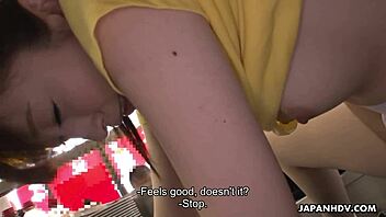 Pelayan Jepang Mimi Asuka Dijari Keras di Restoran! 😍