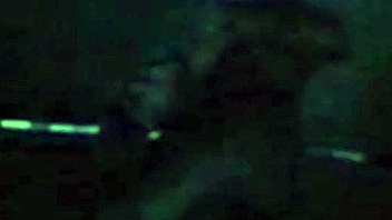 Wow! Sexy nahá sauna holka dominuje smrtelným hrám v HD!