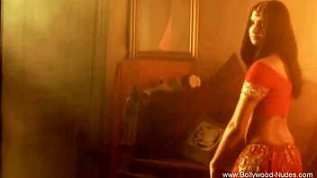 Solo Indian Babe Teases with Sensual Moves