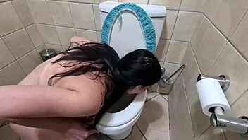 Pissing and licking: A dirty fetish