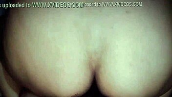 Deepthroat in closeup: Brunette babe takes it all down her throat