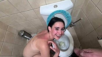 Minum kencing jilat tandas bersepah baju robek