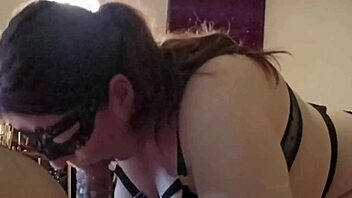 Amateur loses tooth while giving a face fuck