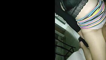 Hočeš videti mojo ženo skrito pri teti