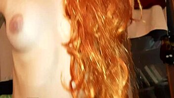 Wow, rubbing my girlfriend's sexy legs gets me so thirsty for cum! Fly girls orgasm hard! 😍