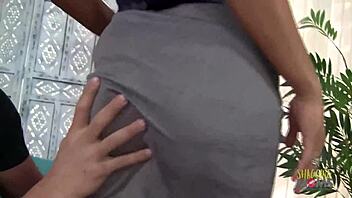 Cumshot at work: Blowjob and pussy eating in a corporate setting