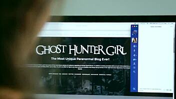 Tattooed babe dives into trimmed pussy with oral delight 😍