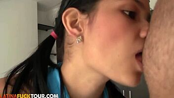 Colombiansk collegetonåring 18+ med tandställning suger mig hårt