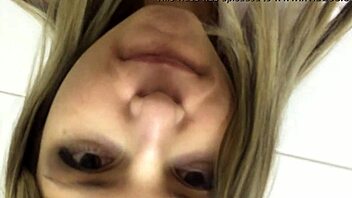 Не могу поверить, как мило выглядит Gina Gerson в косплее сегодня. Её костюм идеален для этой 18+ вибрации.