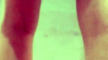 Видел ли ты эротичные уборочные движения мачехи?