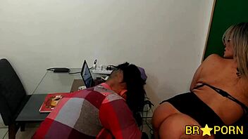 brunette safada loira sucks cock hard