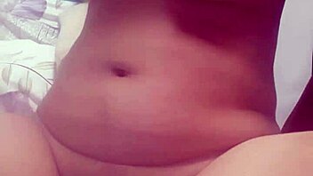 Watch Her Masturbate with Vegetables!