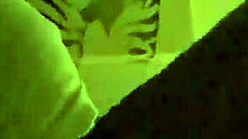 Grannen behövde en snabb hand, så jag såg den här håriga, tjocka frun syssla med sin horiga feta själv i en hemmagjord klipp