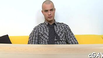 Sexo gay safado e sensual com boquete e foda a seco