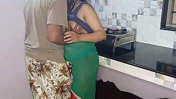 रिएमा भाभी की वाइल्ड किचन एनकाउंटर मॉर्निंग के हंगामे में