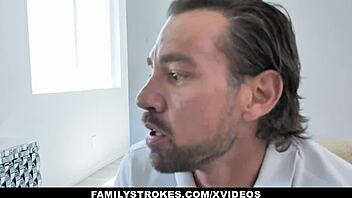 Kan ikke tro stemor Sheena Ryder og Jenna Ross dro meg inn i vill familieterapi med knulling