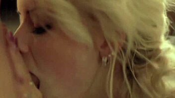 Blonde beauty gives a mind-blowing blowjob