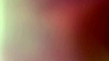 لاتينية غير مخلصة تشارك مؤخرتها العصيرية معي