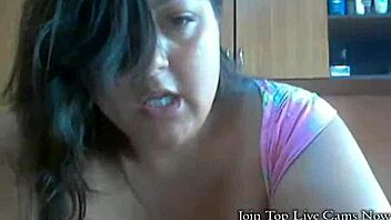 Live webcam show with big ass and big tits