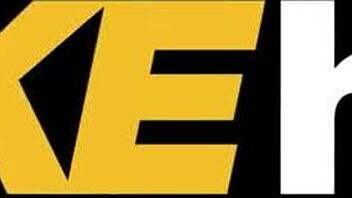 Човече, едва не ме блъсна фалшиво такси, после смучех и чуках огромен пик навън!