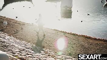 Hvorfor slikker disse lesbiske skønnheder fitte så vildt?